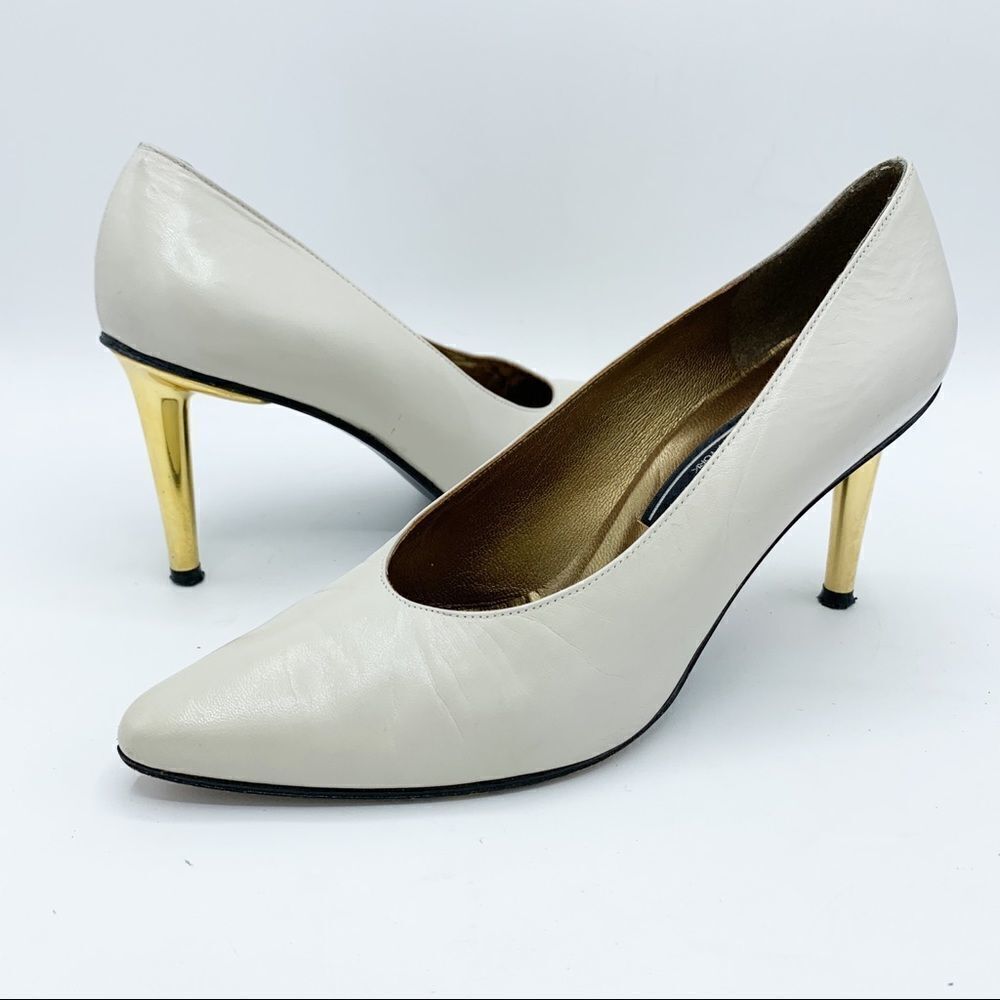 Stuart Weitzman Vintage Ivory Pointed Toe Pump w/Gold Metal Stiletto Heel 7.5